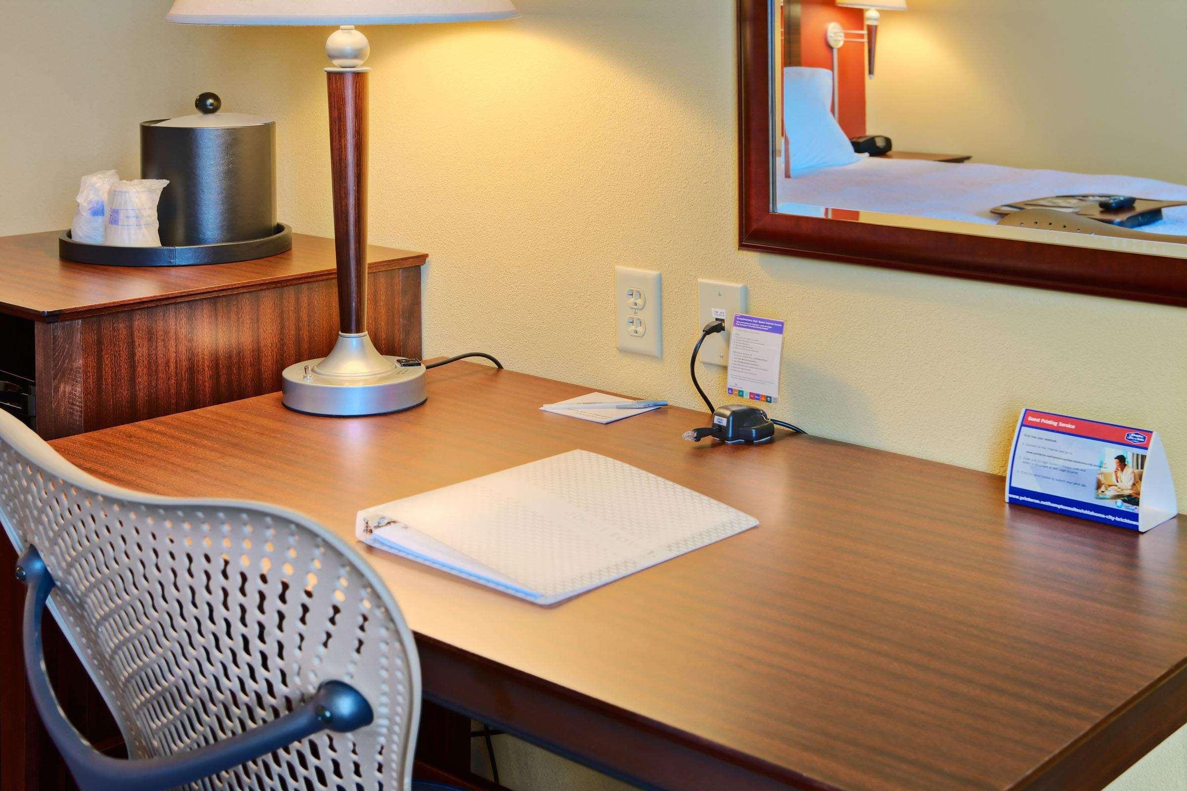 Hampton & City-bricktown 3*