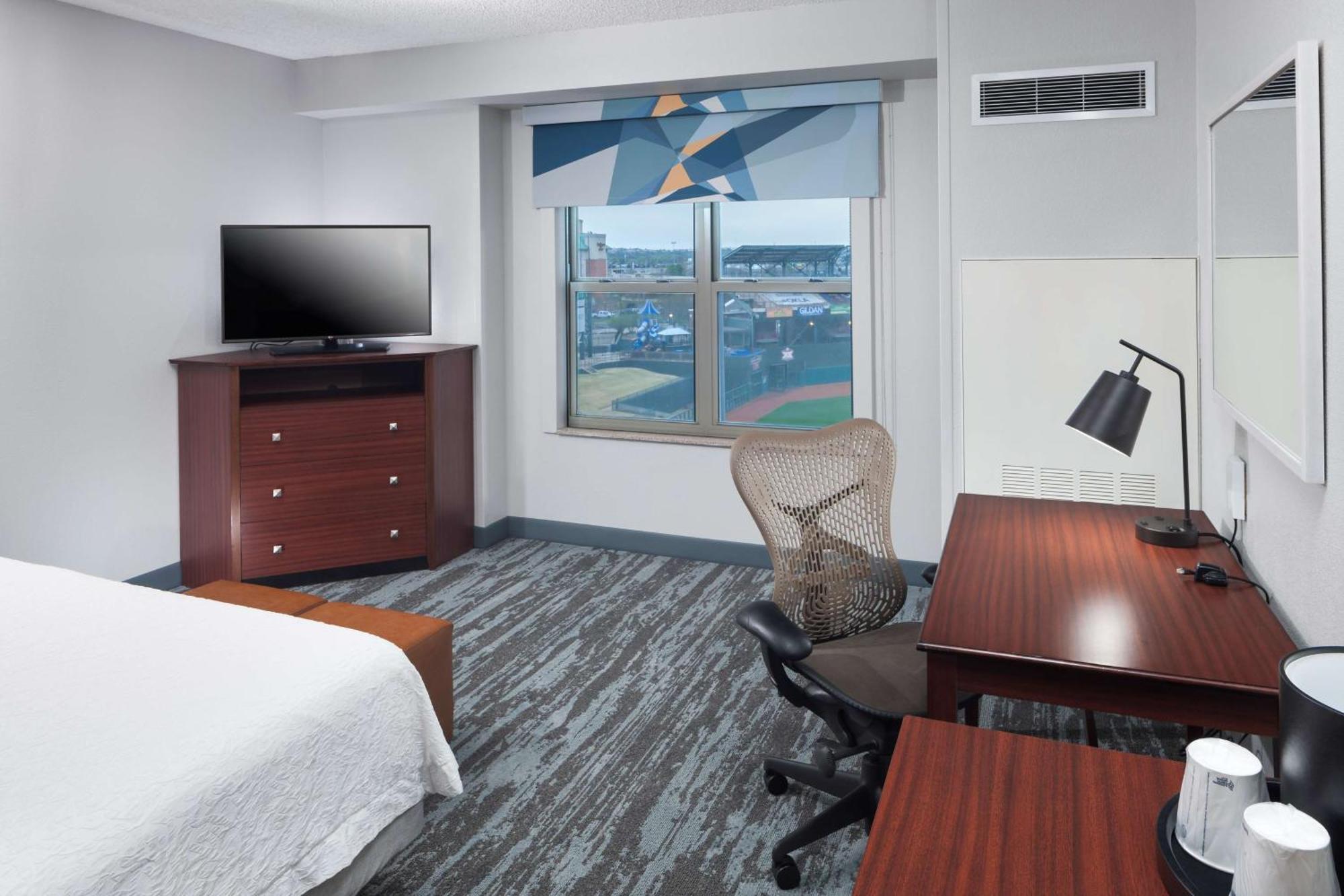 Hampton & City-bricktown 3*